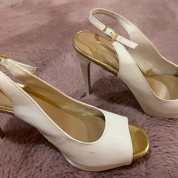 Jessica Simpson white & gold platform sling back heels - Picture 3 of 5
